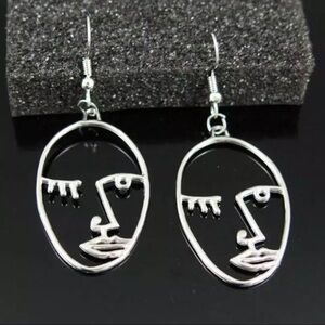 3/$30 🤍 Abstract Face Earrings